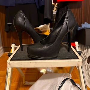 Rock & Republic Black Leather Pumps with Platform